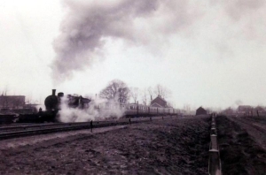 F0316 Stoomtrein vertrekt naar Winterswijk jaren 50